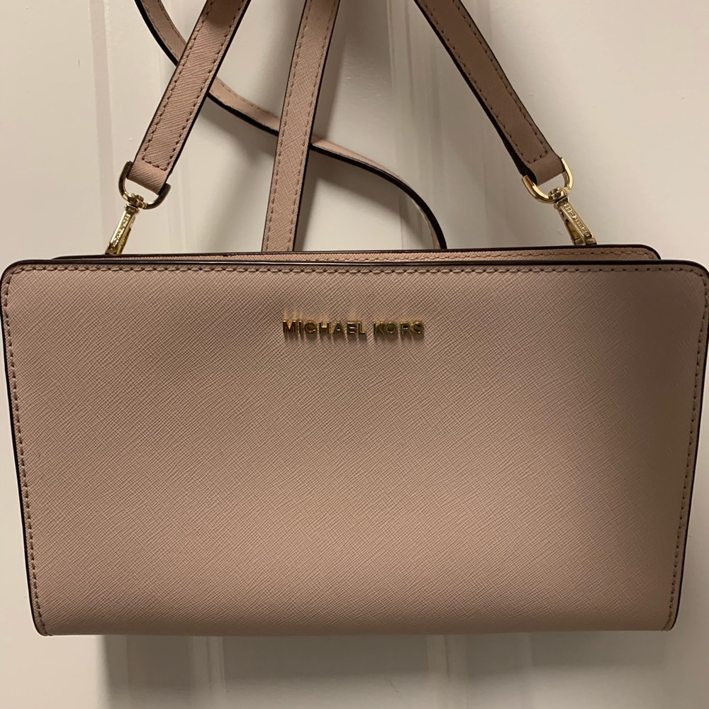 Michael Kors blush crossbody EUC make offer 💕